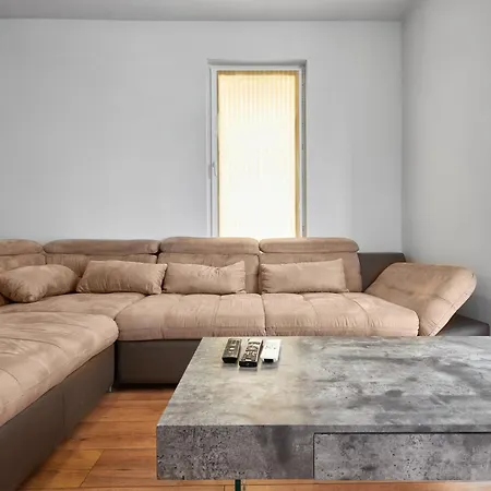 Private 1-bd With Balcony In By Flat Mаnаger Apartment