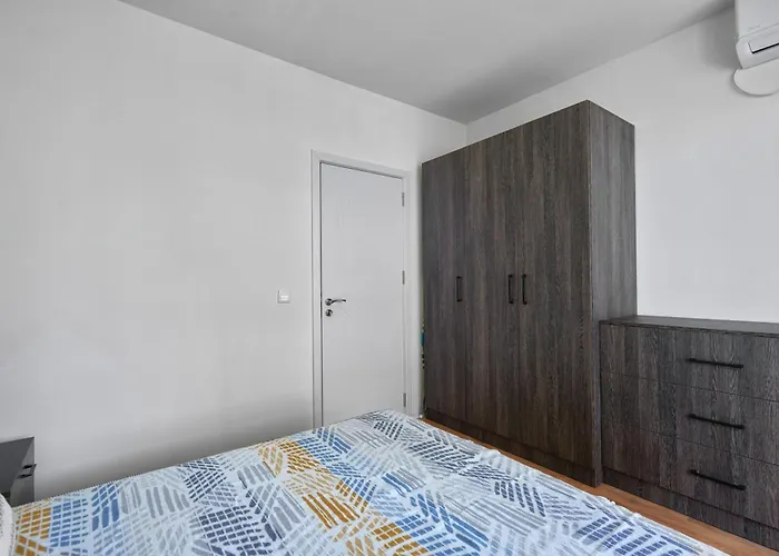 Private 1-bd With Balcony In By Flat Mаnаger Apartament